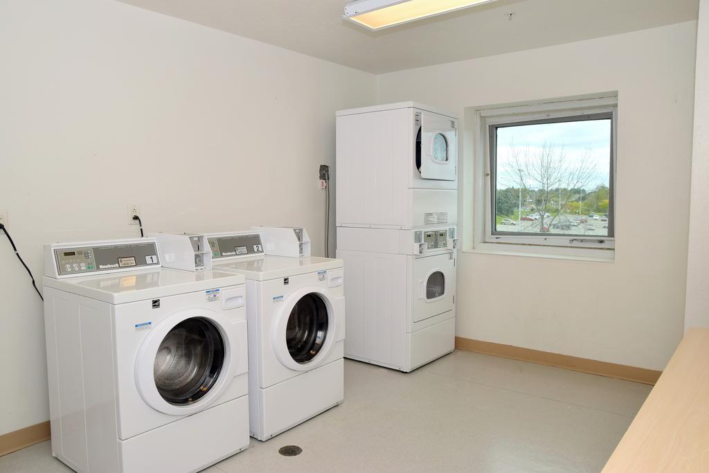 Motel 6-Whitby, On - Toronto East Екстериор снимка