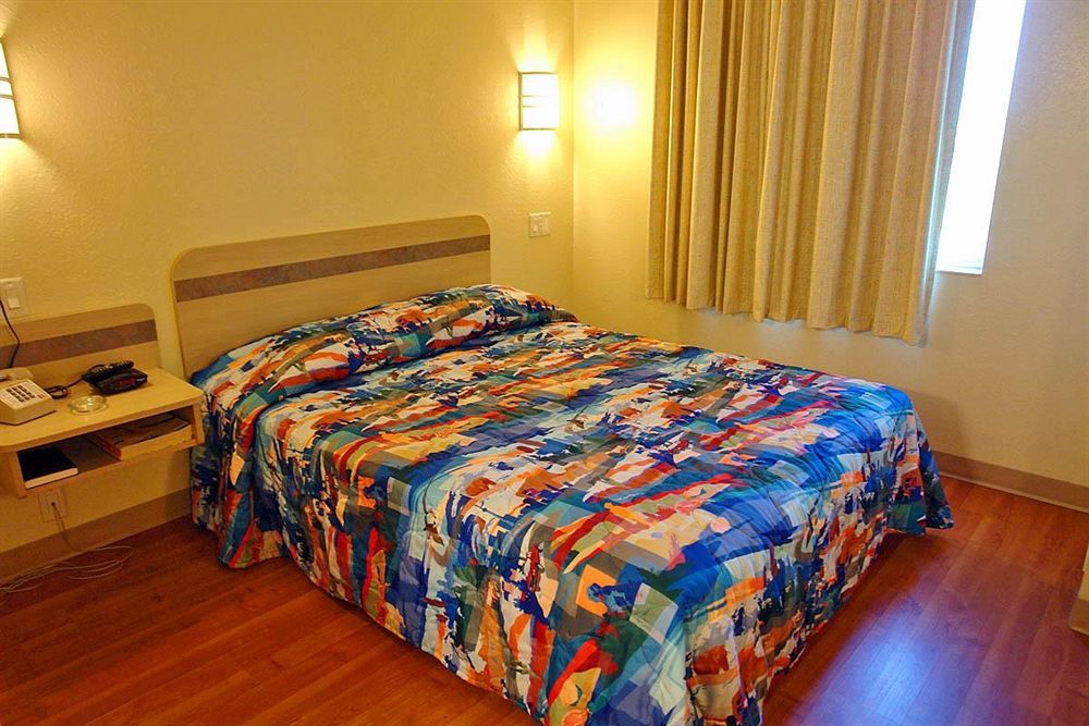 Motel 6-Whitby, On - Toronto East Екстериор снимка