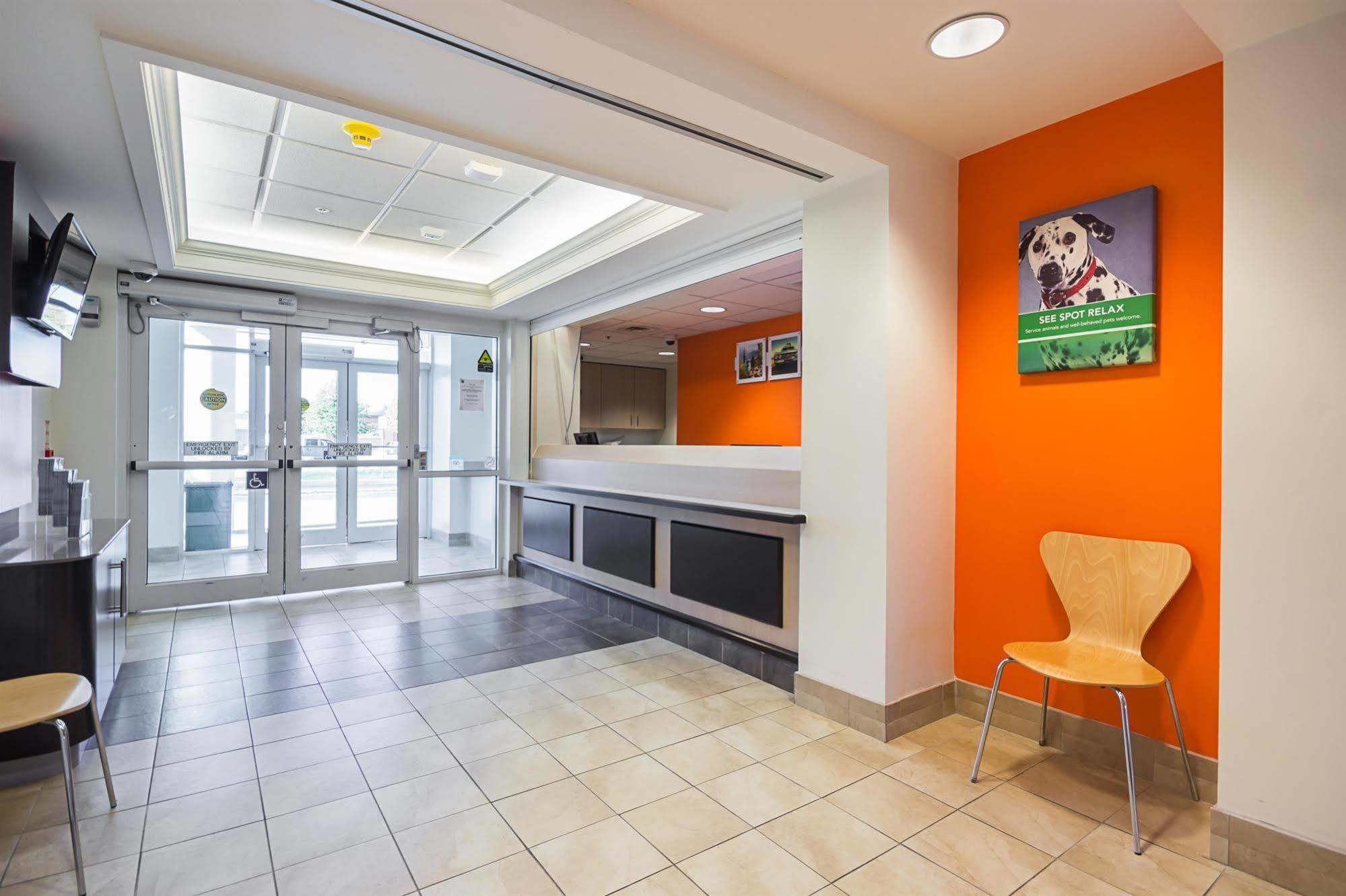 Motel 6-Whitby, On - Toronto East Екстериор снимка