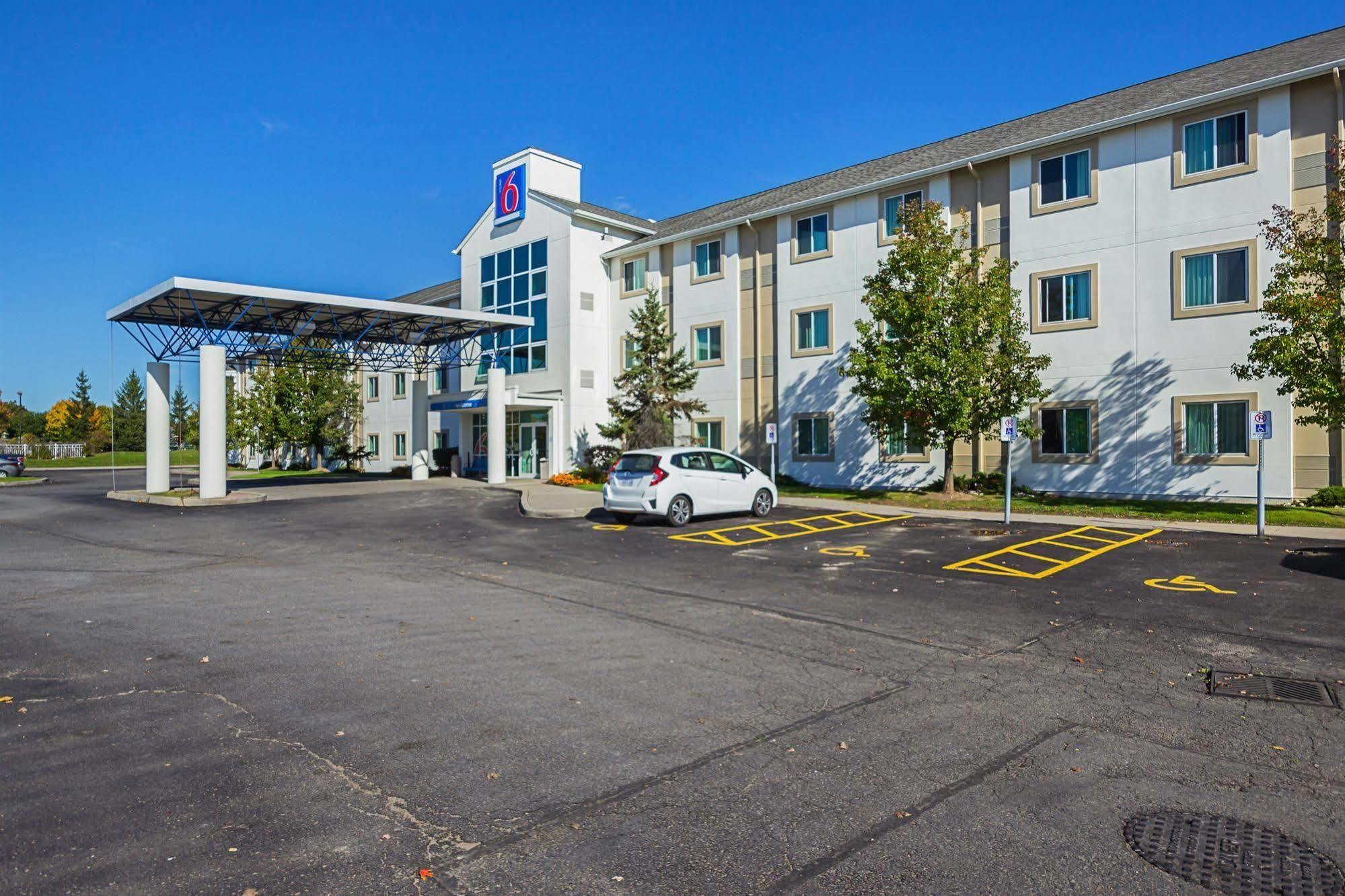 Motel 6-Whitby, On - Toronto East Екстериор снимка