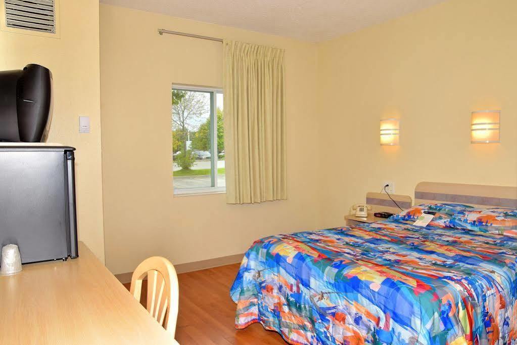 Motel 6-Whitby, On - Toronto East Екстериор снимка